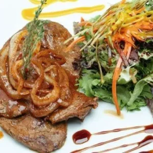 Bistec Encebollado